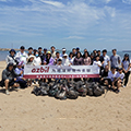 举行大连海滩净化志愿者活动
