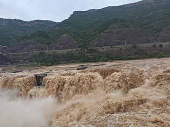 感受黄河奔腾的壮丽景象、体验缆车登顶的震撼